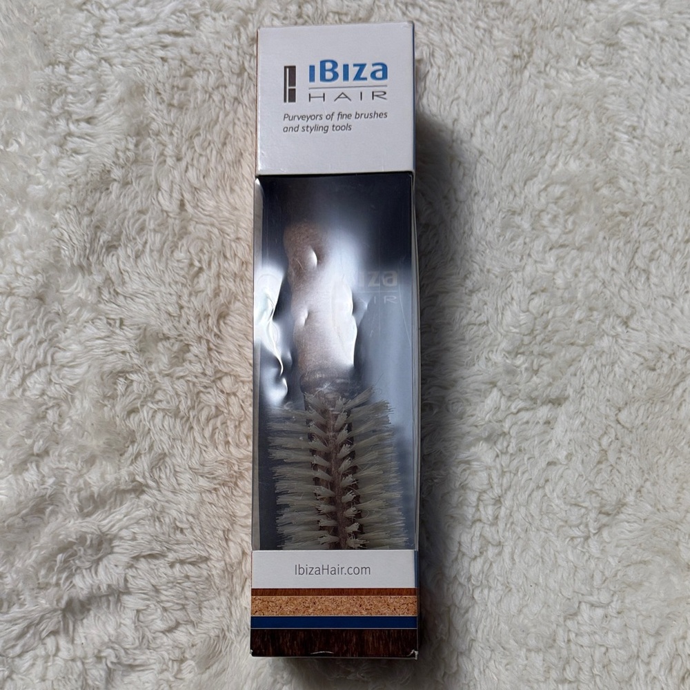 Ibiza Hair Styling Brush with Natural Bristles - Picture 5 of 6